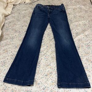 7 for all mankind dojo jeans has a little bit of wear below zipper